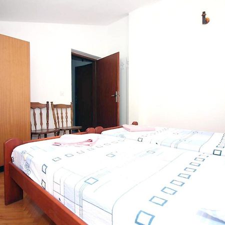 Charming Apartment In Tisno With 2 Bedrooms And Air Conditioning ภายนอก รูปภาพ