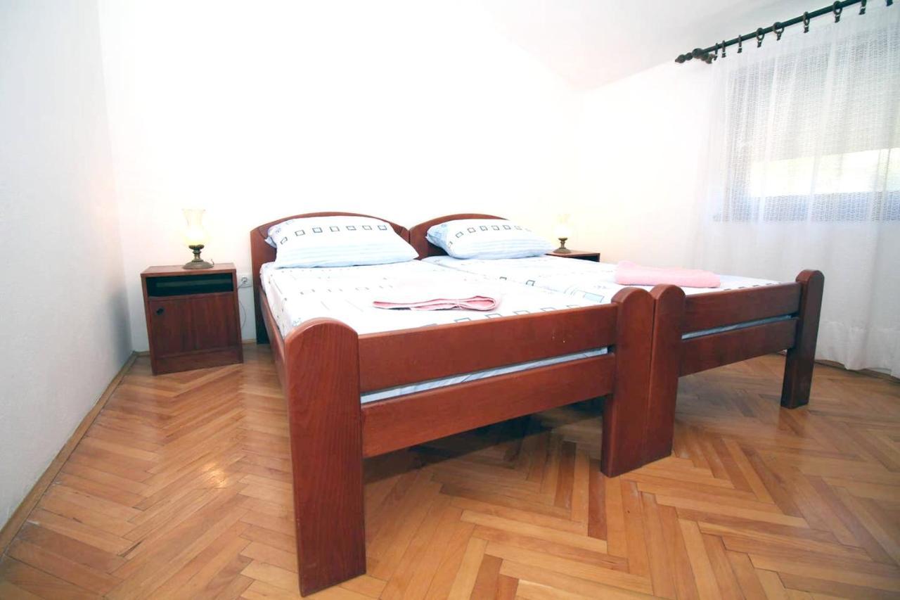 Charming Apartment In Tisno With 2 Bedrooms And Air Conditioning ภายนอก รูปภาพ