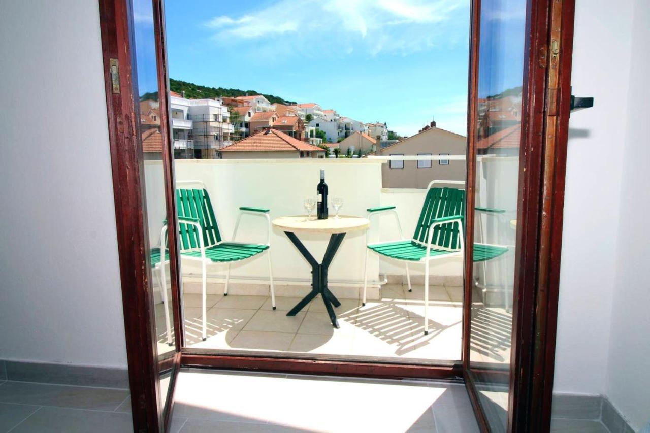Charming Apartment In Tisno With 2 Bedrooms And Air Conditioning ภายนอก รูปภาพ